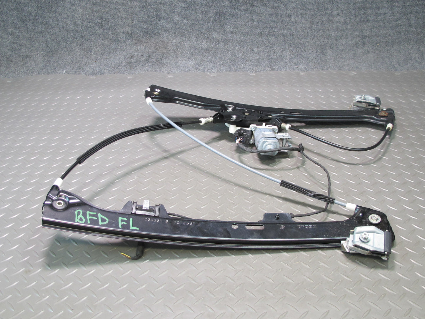 2006-2010 BMW E60 E61 M5 530i Front Left Door Window Regulator w Motor 7075667