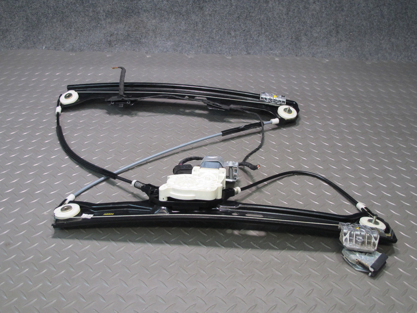 2006-2010 BMW E60 E61 M5 530i Front Left Door Window Regulator w Motor 7075667