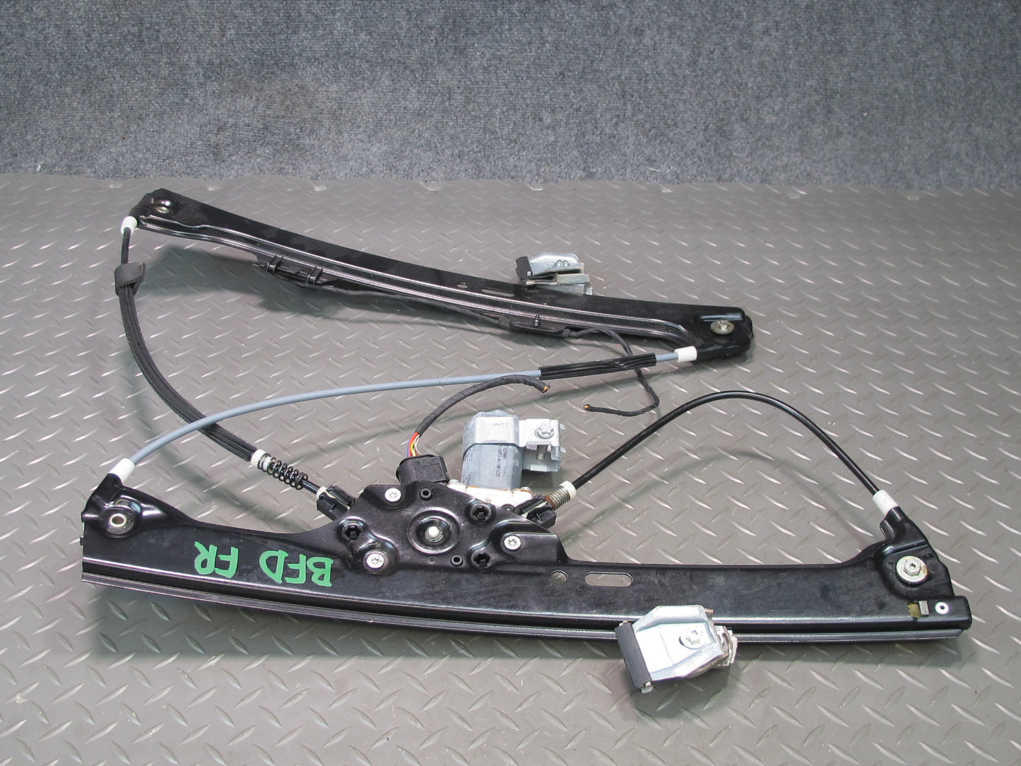2006-2010 BMW E60 E61 M5 530i Front Right Door Window Regulator w Motor 7075668