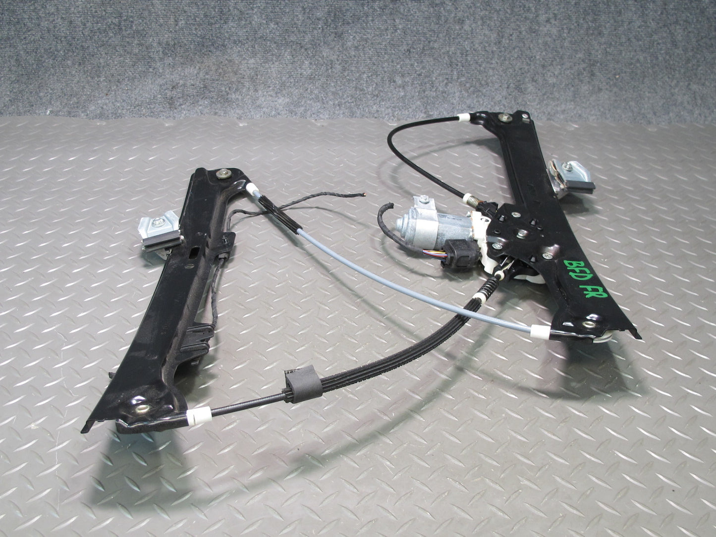 2006-2010 BMW E60 E61 M5 530i Front Right Door Window Regulator w Motor 7075668