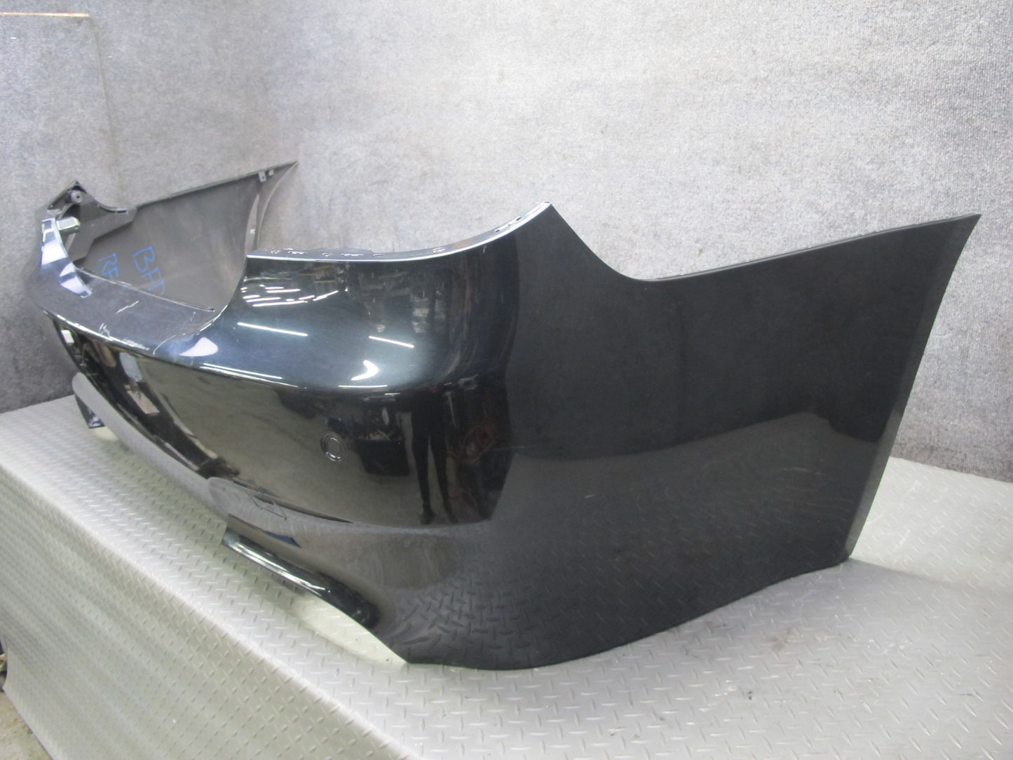 2006-2010 BMW E60 M5 Rear Bumper Cover w PDC Black 7896847