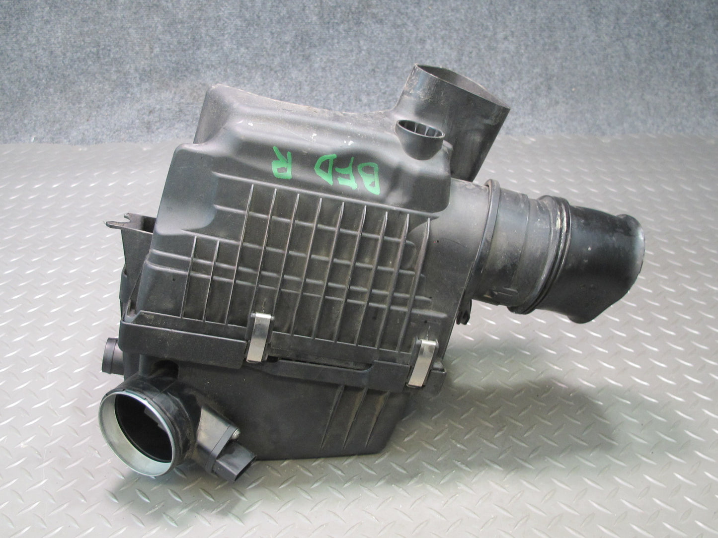 2006-2010 BMW E60 M5 Right Air Intake Cleaner Filter Box w MAF Sensor