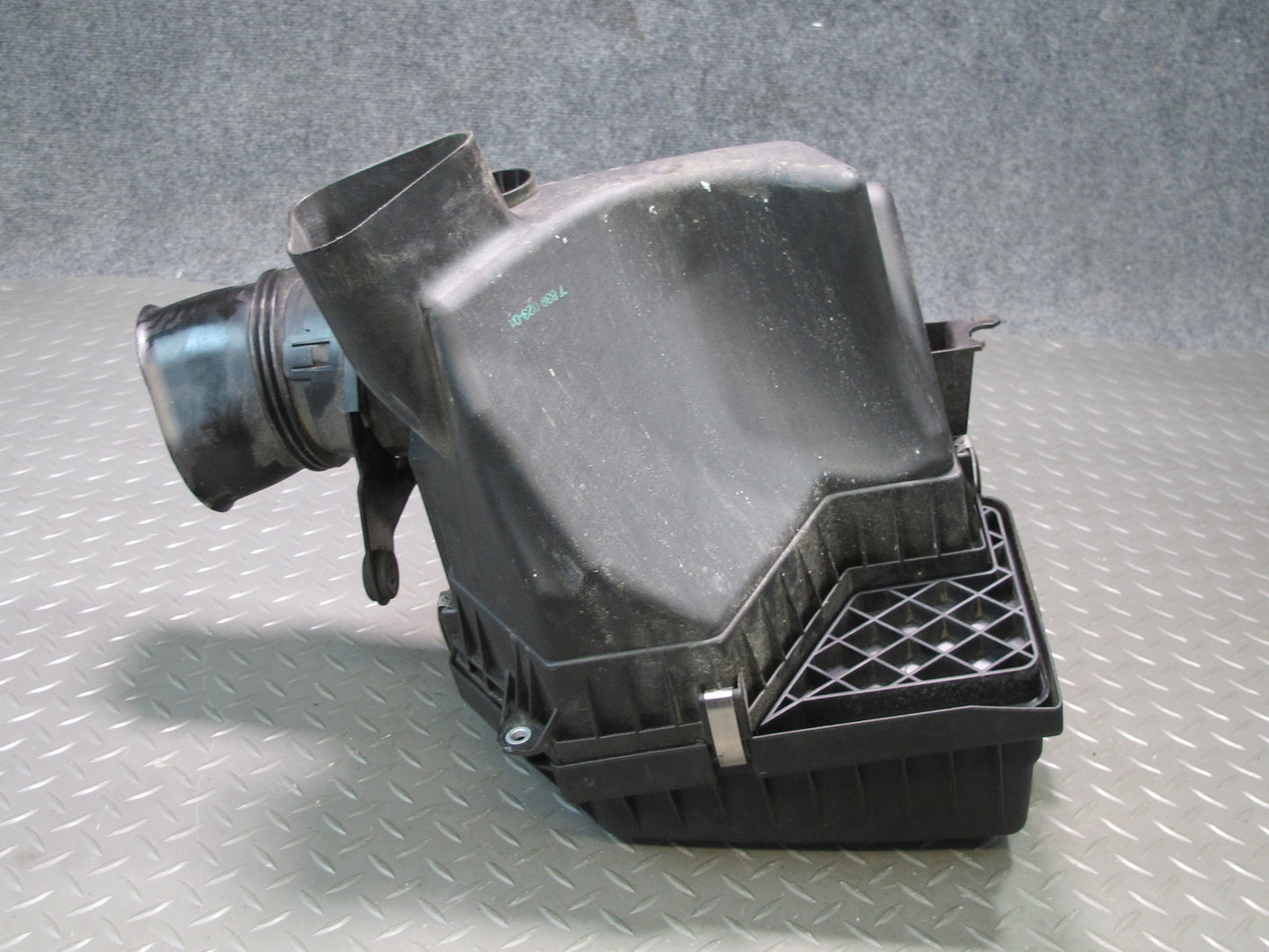 2006-2010 BMW E60 M5 Right Air Intake Cleaner Filter Box w MAF Sensor