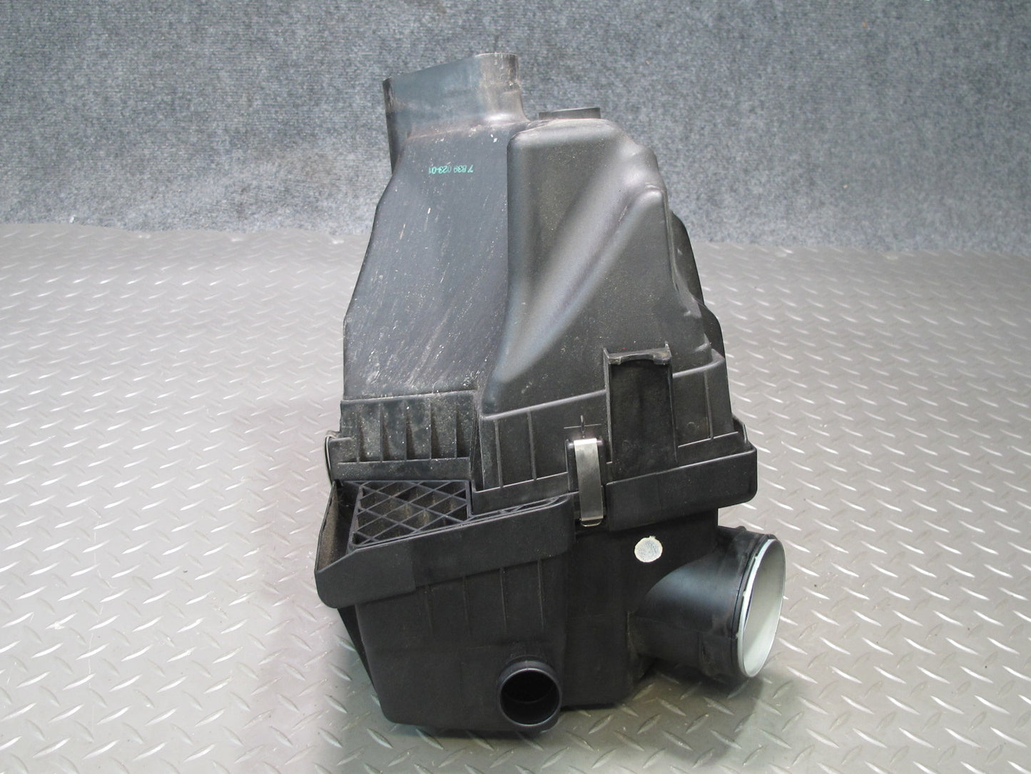 2006-2010 BMW E60 M5 Right Air Intake Cleaner Filter Box w MAF Sensor
