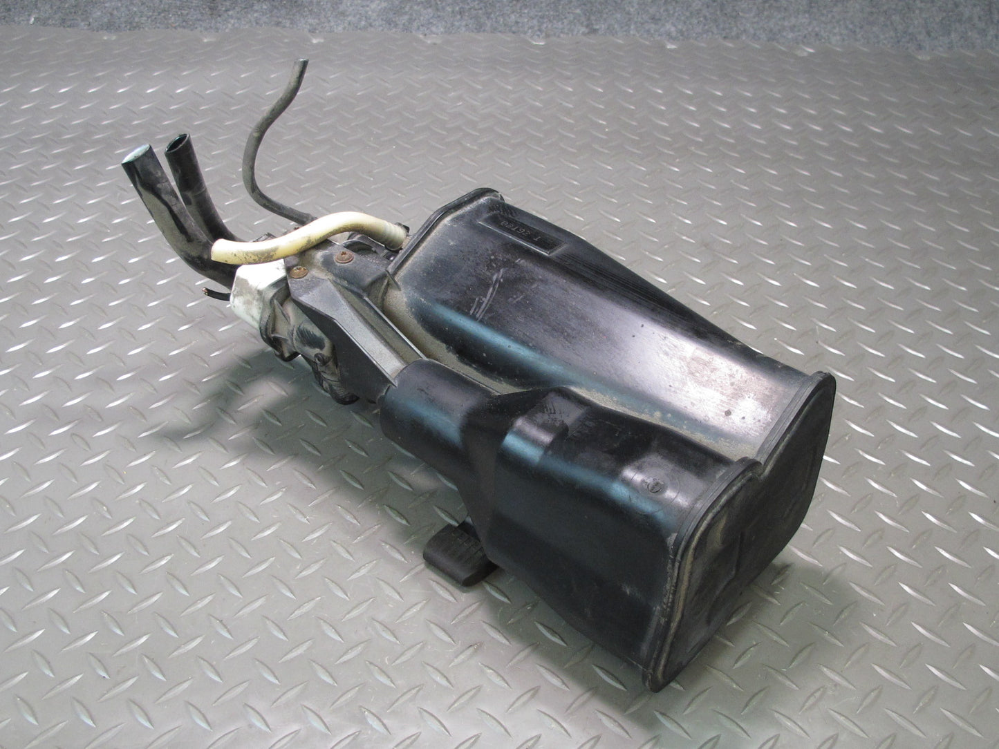 07-13 BMW E90 E92 E93 335i Fuel Evap Vapor Charcoal Canister 6765741 OEM