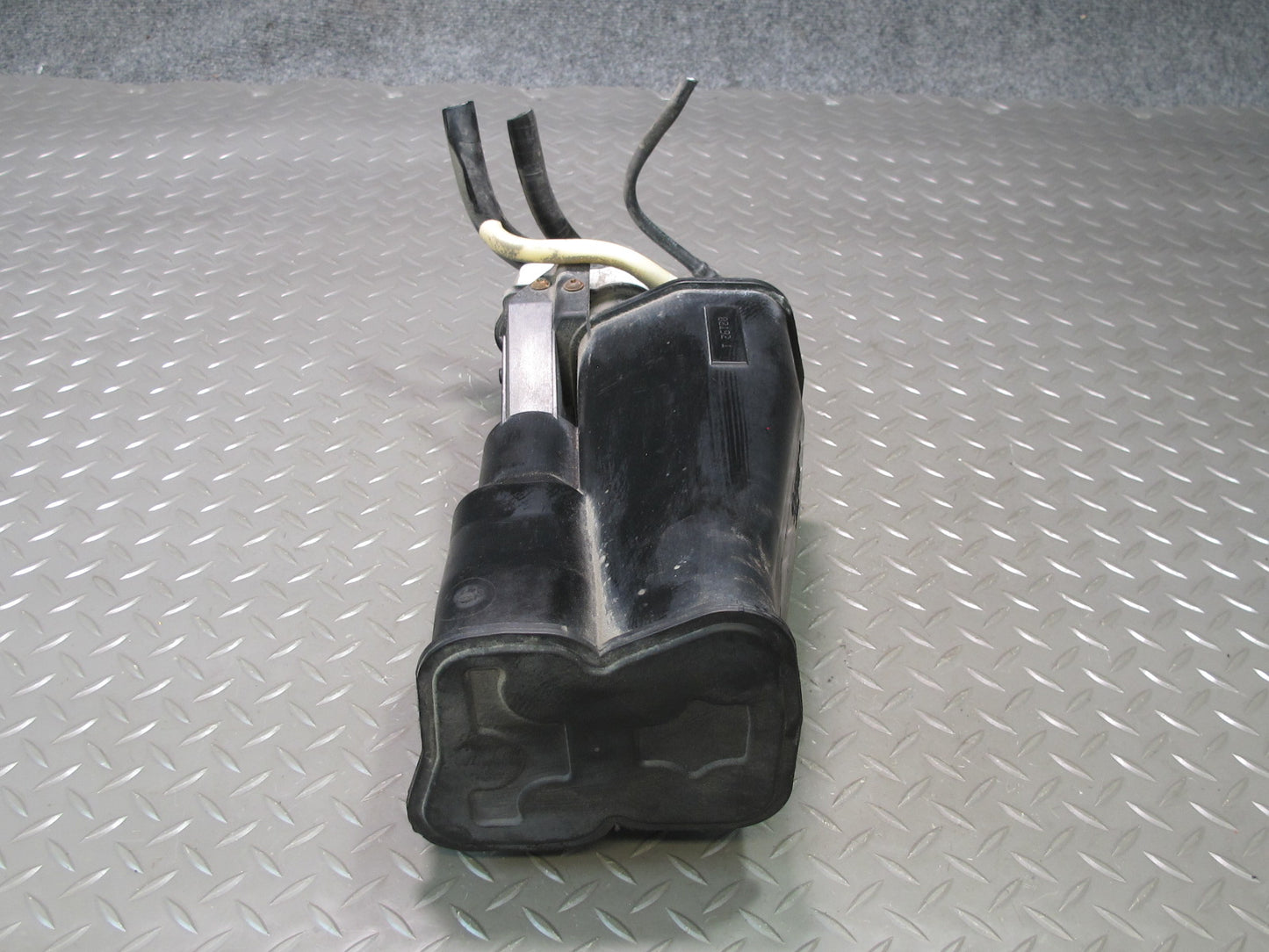 07-13 BMW E90 E92 E93 335i Fuel Evap Vapor Charcoal Canister 6765741 OEM