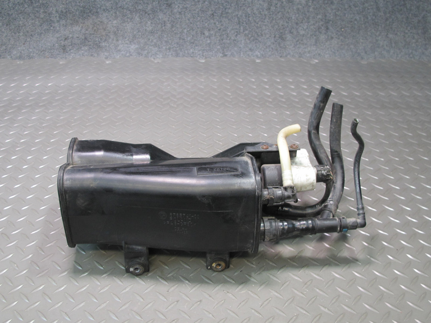 07-13 BMW E90 E92 E93 335i Fuel Evap Vapor Charcoal Canister 6765741 OEM