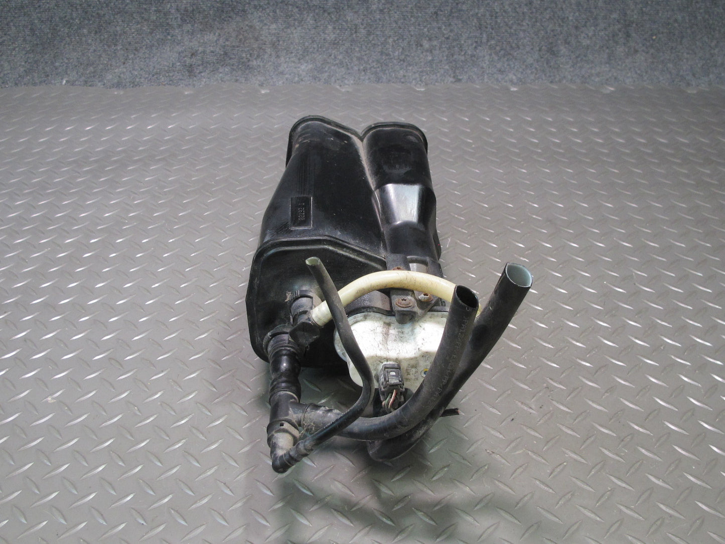 07-13 BMW E90 E92 E93 335i Fuel Evap Vapor Charcoal Canister 6765741 OEM