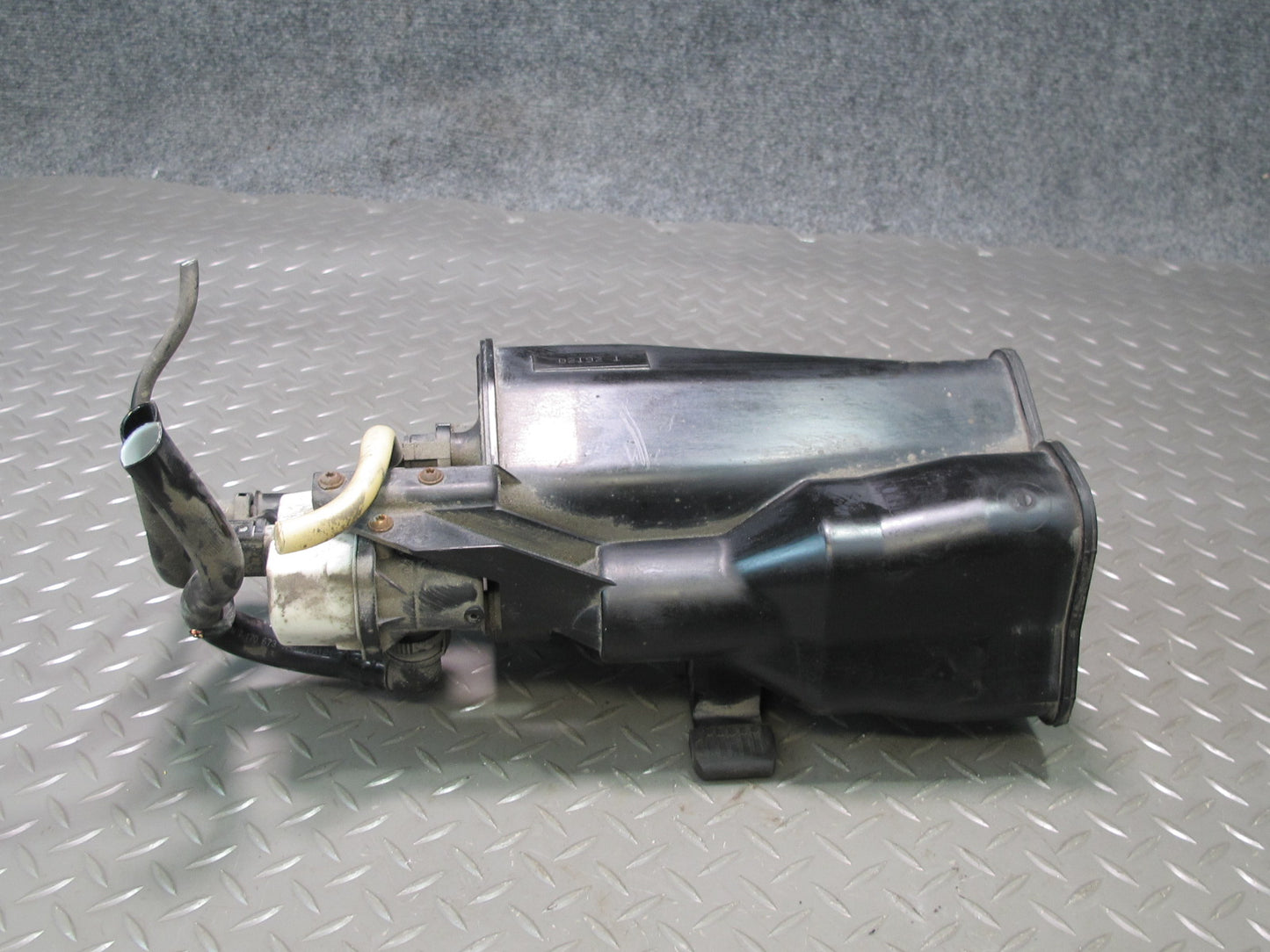 07-13 BMW E90 E92 E93 335i Fuel Evap Vapor Charcoal Canister 6765741 OEM