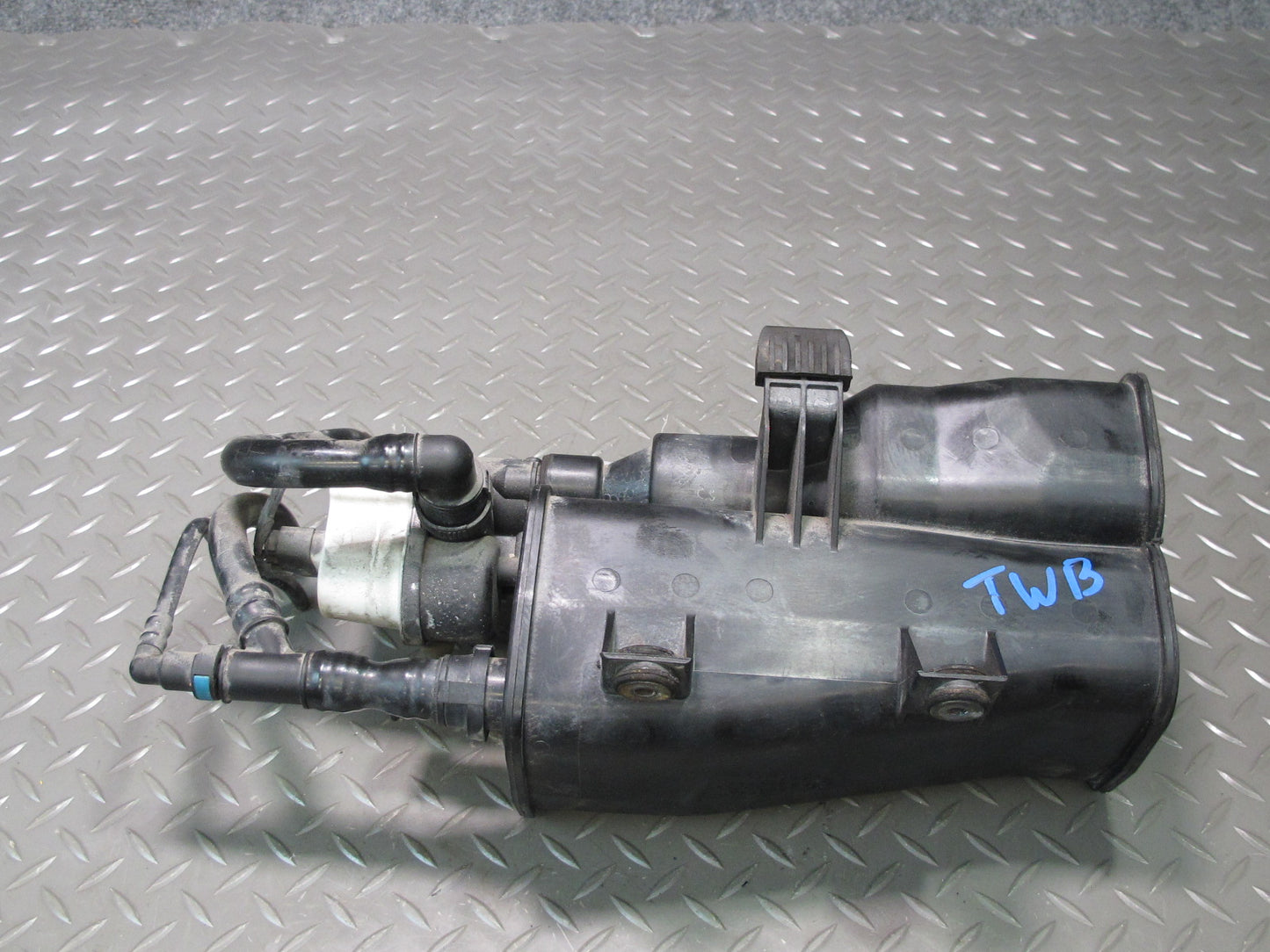 07-13 BMW E90 E92 E93 335i Fuel Evap Vapor Charcoal Canister 6765741 OEM