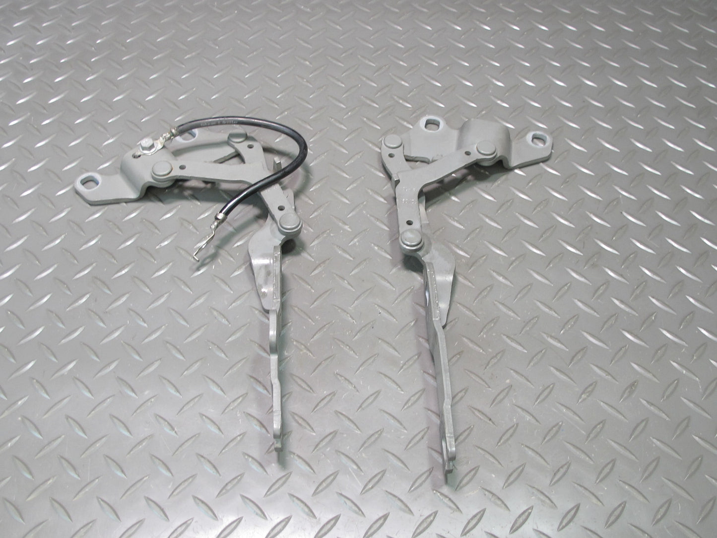 07-13 BMW E90 E92 E93 335i Set of 2 Front Left & Right Hood Bonnet Hinge OEM