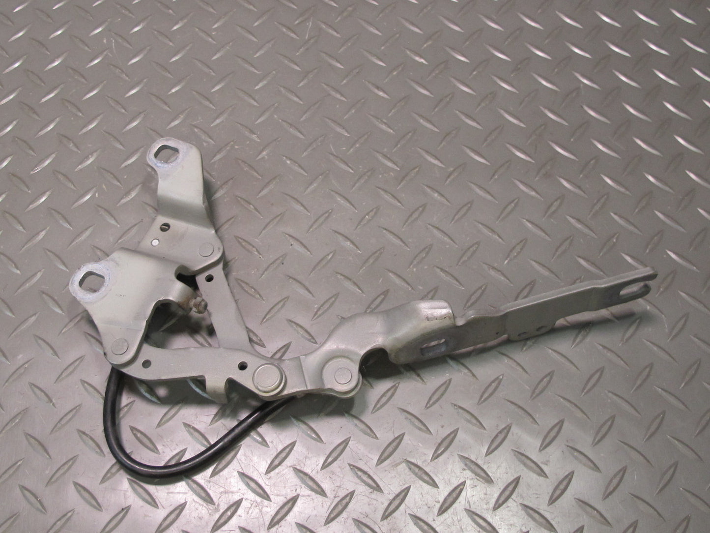 07-13 BMW E90 E92 E93 335i Set of 2 Front Left & Right Hood Bonnet Hinge OEM