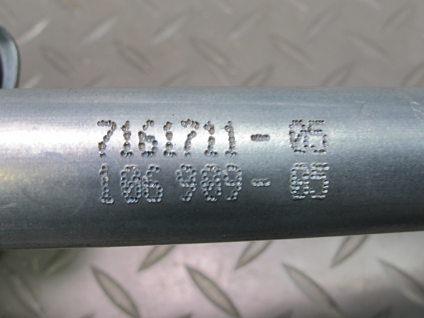 07-13 BMW E90 E92 E93 335i Wiper Transmission Linkage w Motor 7161711 OEM