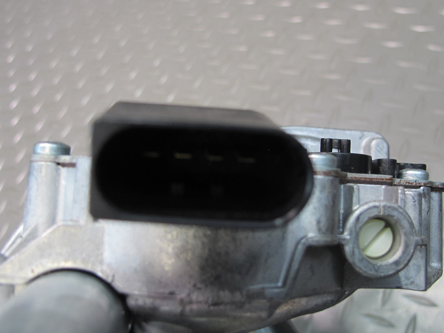 07-13 BMW E90 E92 E93 335i Wiper Transmission Linkage w Motor 7161711 OEM