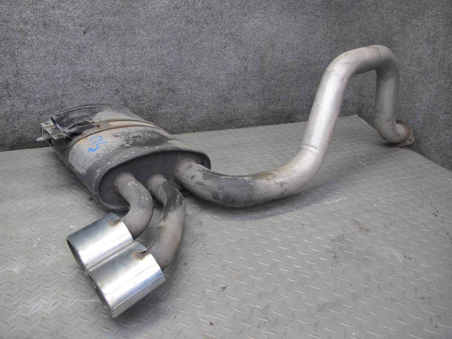 01-04 Chevrolet Corvette C5 Set 2 Rear Left & Right Exhaust Muffler w Tips OEM