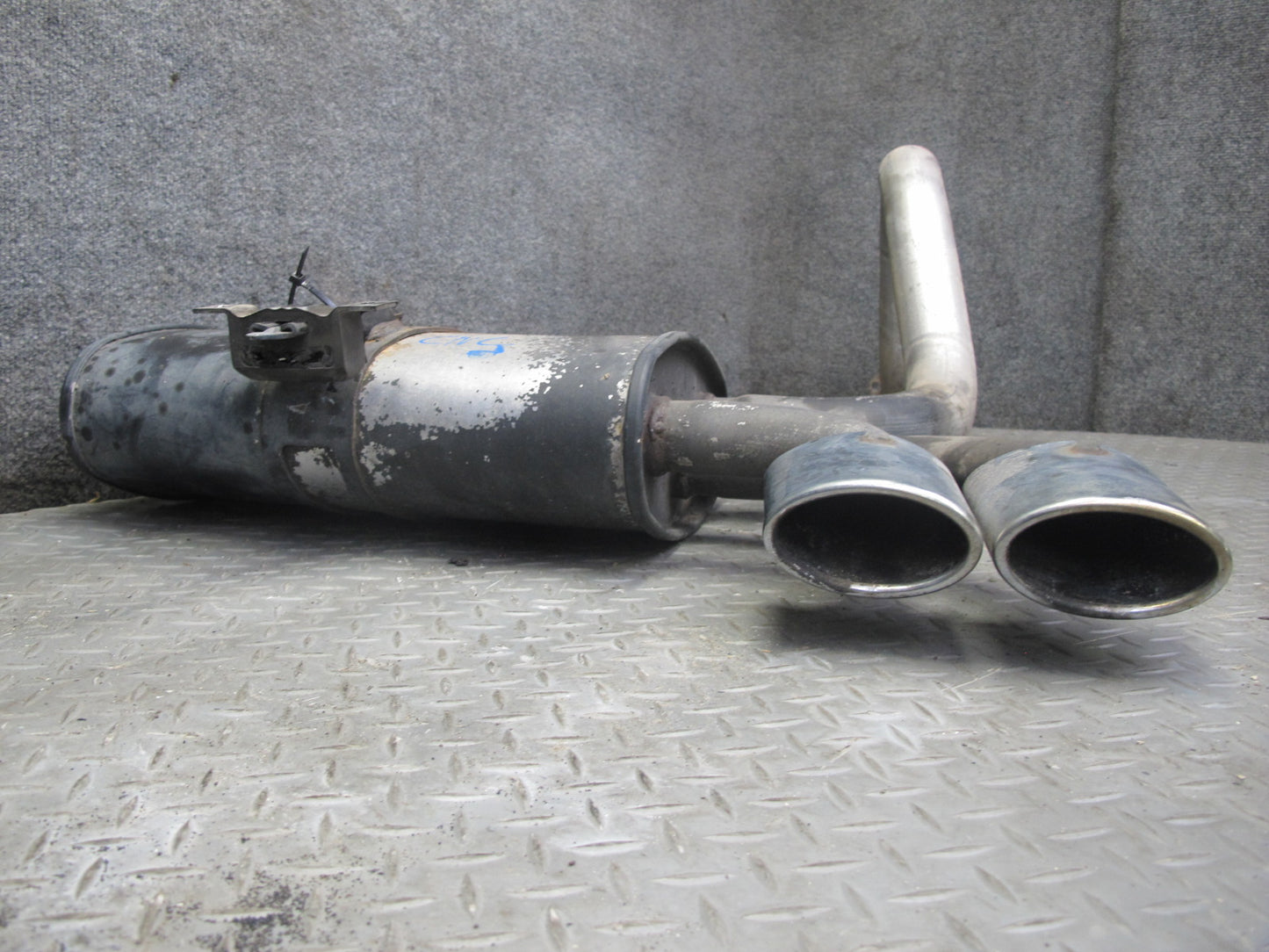 01-04 Chevrolet Corvette C5 Set 2 Rear Left & Right Exhaust Muffler w Tips OEM