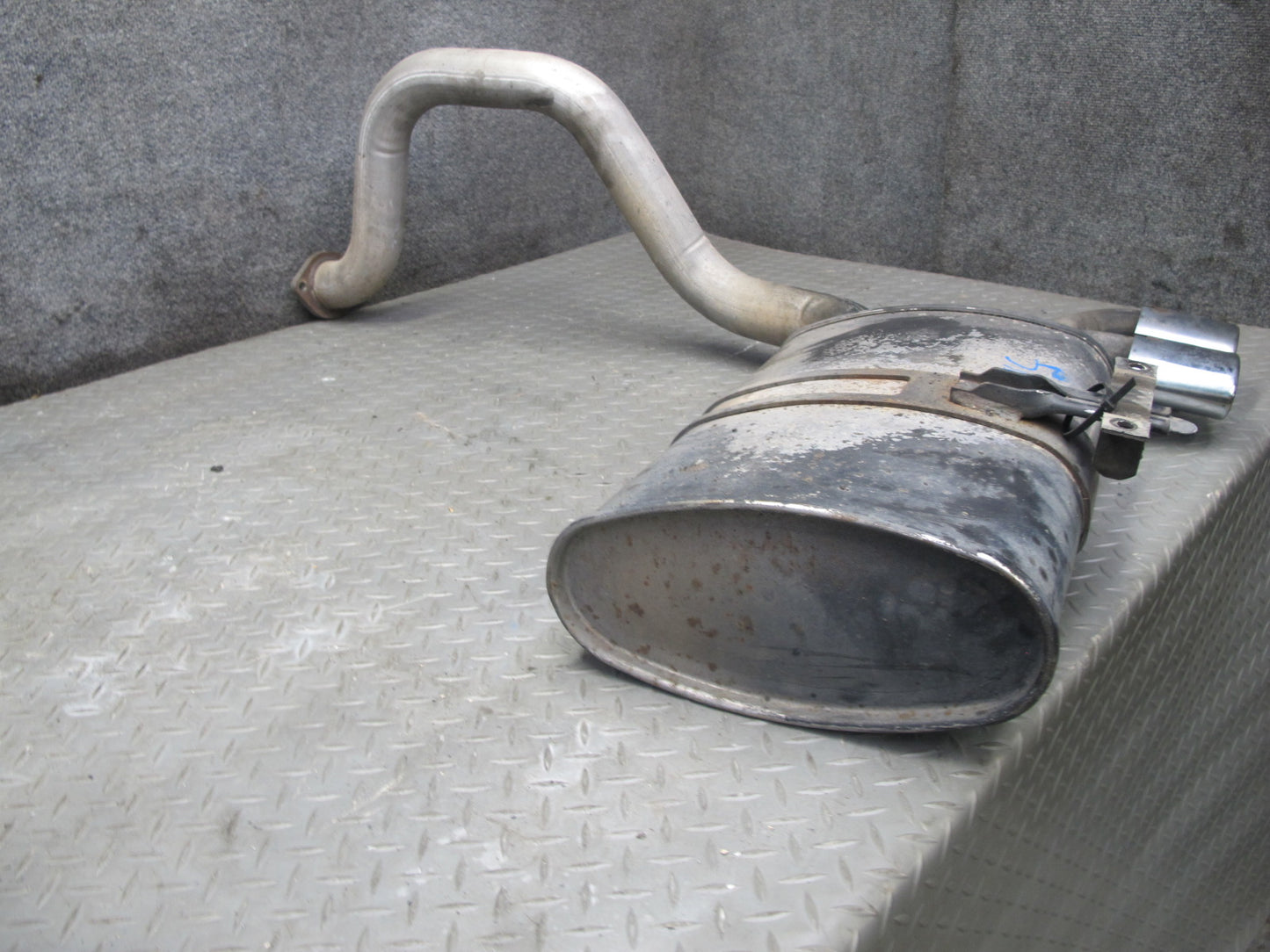 01-04 Chevrolet Corvette C5 Set 2 Rear Left & Right Exhaust Muffler w Tips OEM