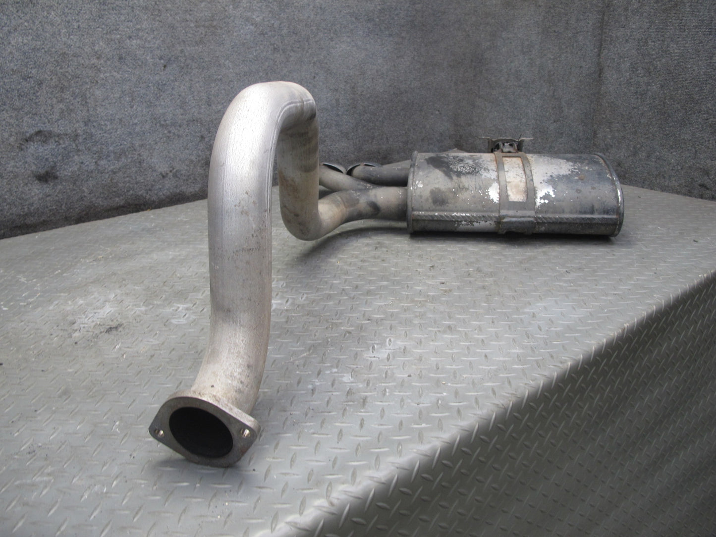 01-04 Chevrolet Corvette C5 Set 2 Rear Left & Right Exhaust Muffler w Tips OEM