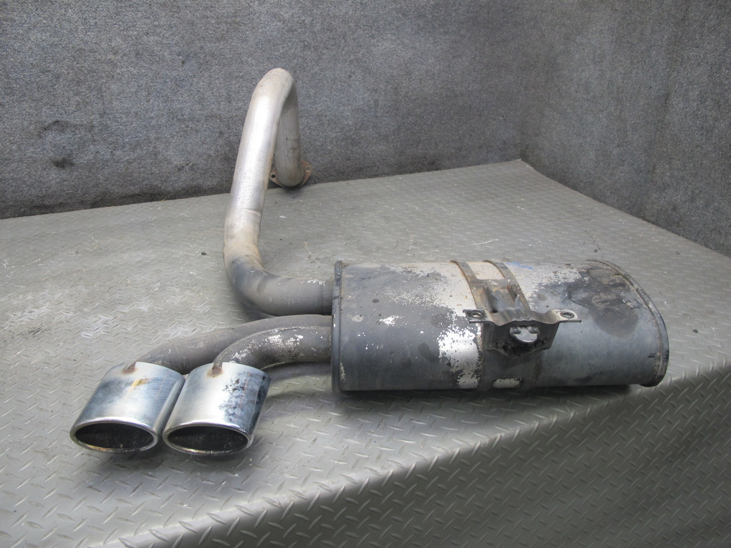 01-04 Chevrolet Corvette C5 Set 2 Rear Left & Right Exhaust Muffler w Tips OEM