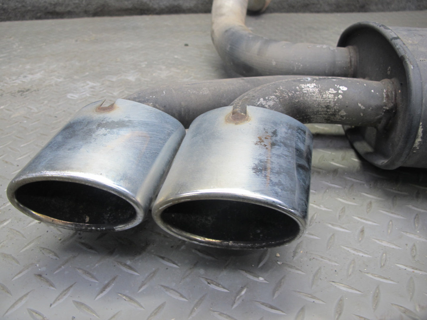 01-04 Chevrolet Corvette C5 Set 2 Rear Left & Right Exhaust Muffler w Tips OEM