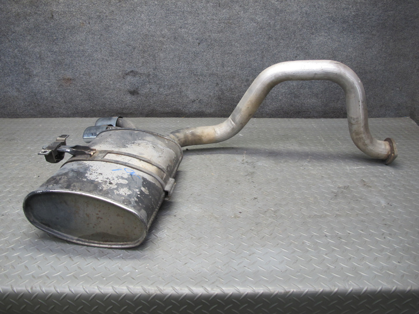 01-04 Chevrolet Corvette C5 Set 2 Rear Left & Right Exhaust Muffler w Tips OEM