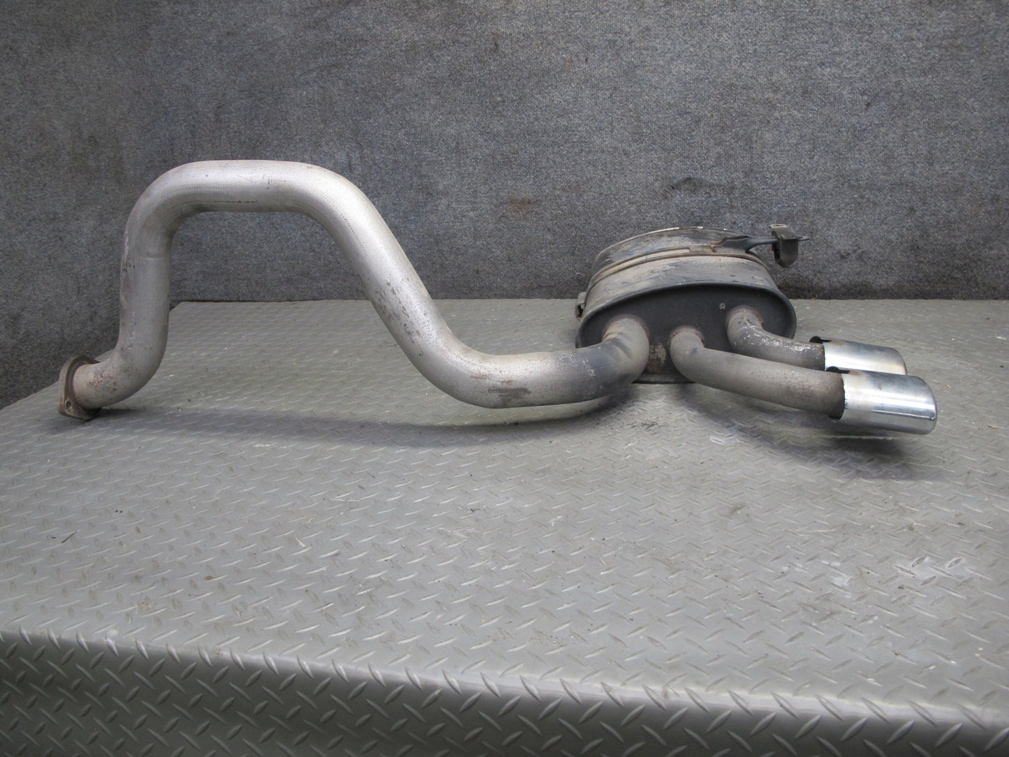 01-04 Chevrolet Corvette C5 Set 2 Rear Left & Right Exhaust Muffler w Tips OEM