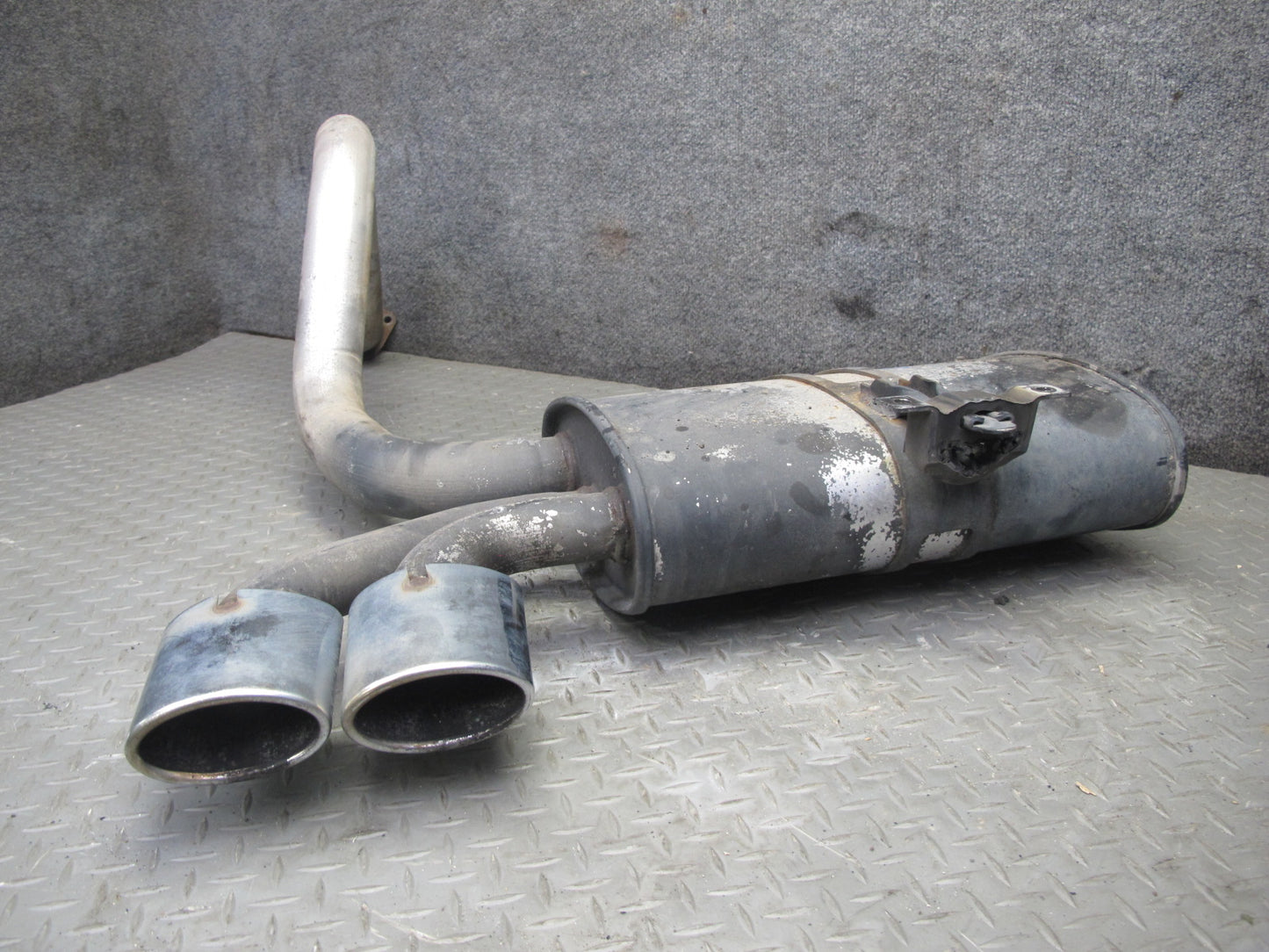 01-04 Chevrolet Corvette C5 Set 2 Rear Left & Right Exhaust Muffler w Tips OEM