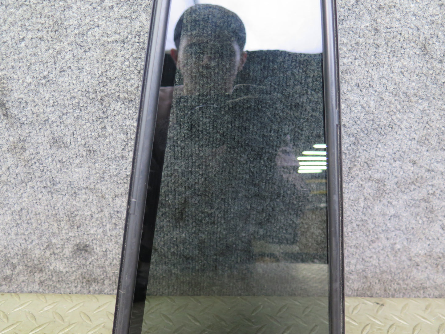 2003-2009 Lexus UZJ120L GX470 Rear Right Door Fixed Glass Window
