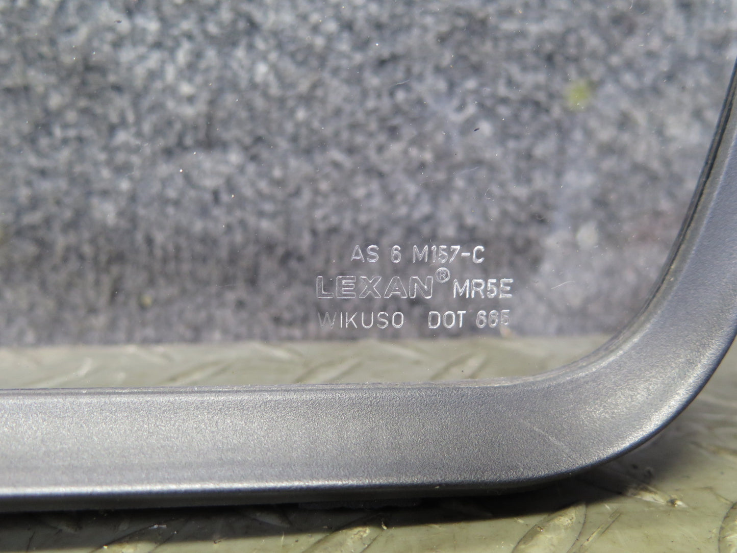 1997-2004 Porsche Boxster 986 Rear Center Wind Screen Wind Deflector Glass Panel