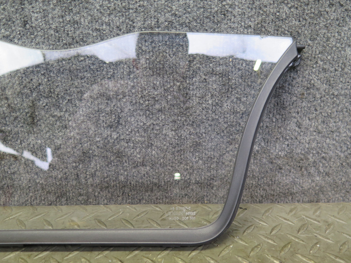 1997-2004 Porsche Boxster 986 Rear Center Wind Screen Wind Deflector Glass Panel