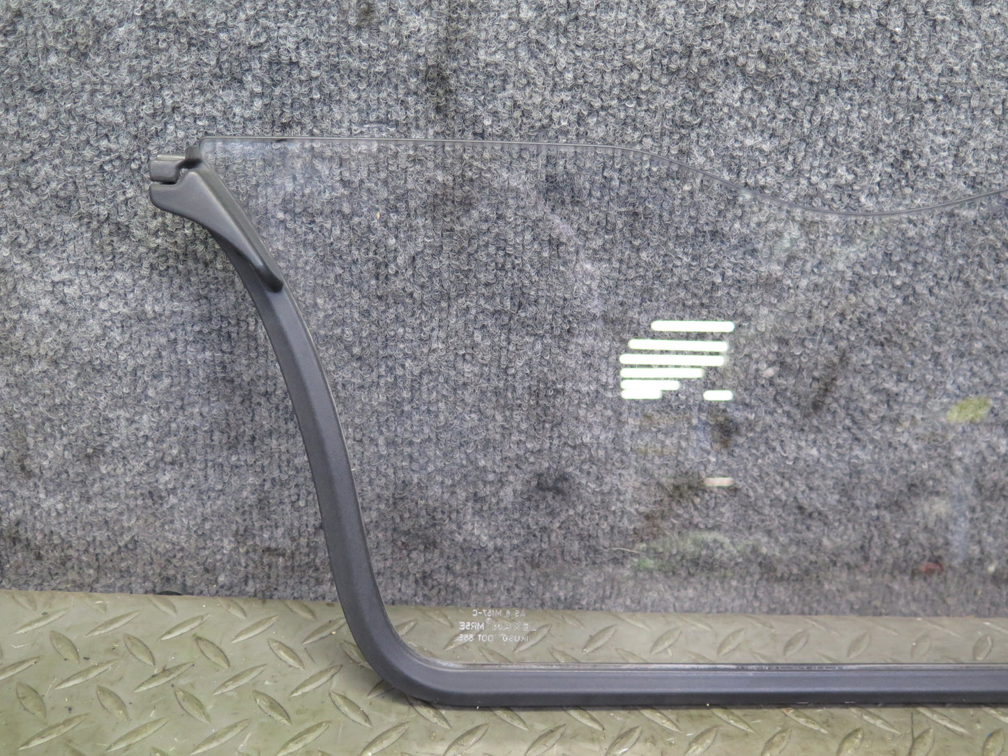 1997-2004 Porsche Boxster 986 Rear Center Wind Screen Wind Deflector Glass Panel