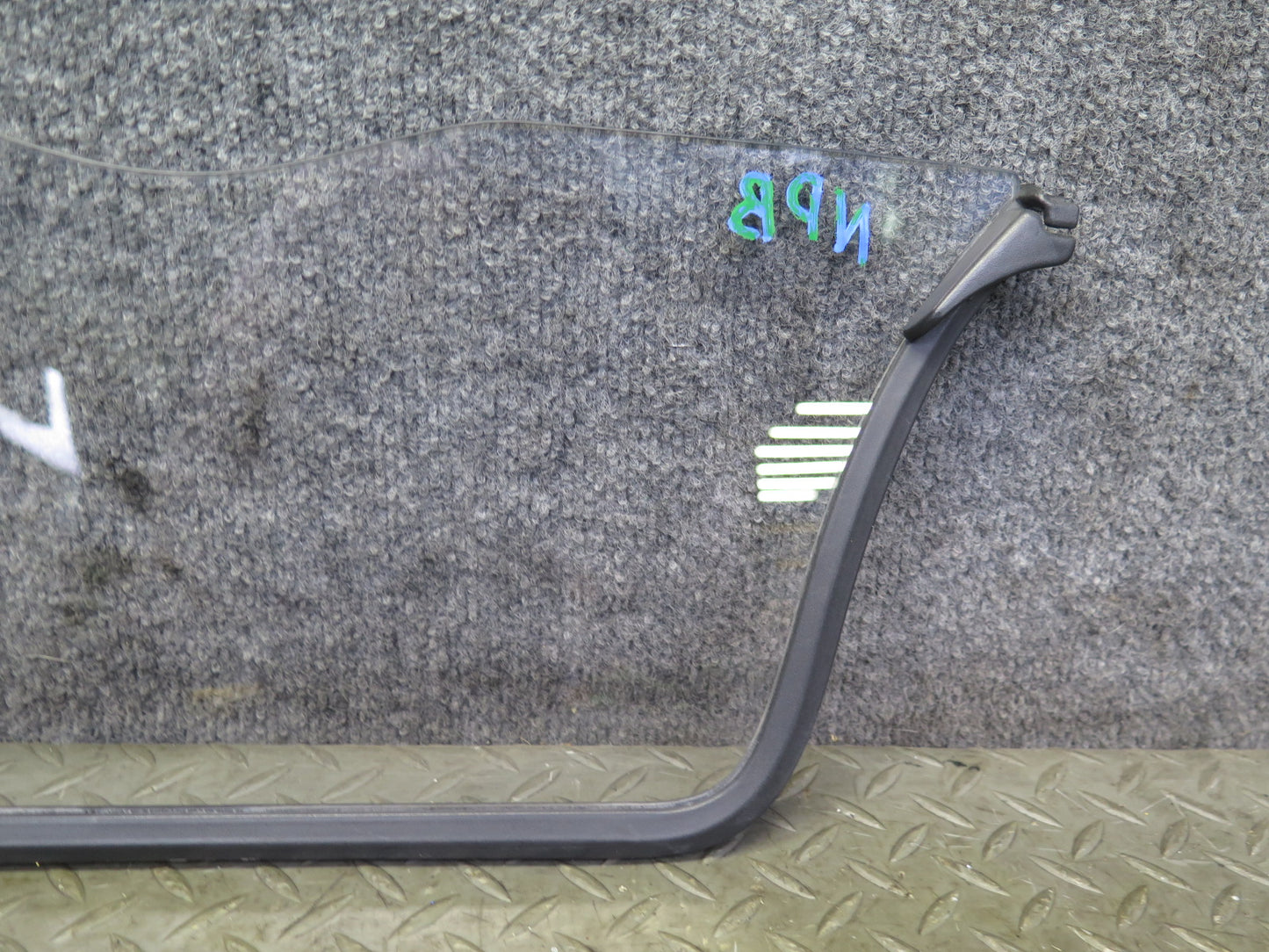 1997-2004 Porsche Boxster 986 Rear Center Wind Screen Wind Deflector Glass Panel