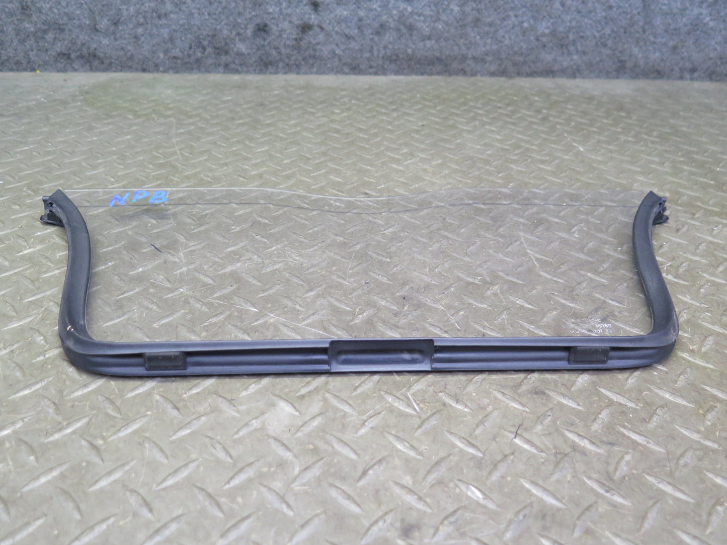1997-2004 Porsche Boxster 986 Rear Center Wind Screen Wind Deflector Glass Panel