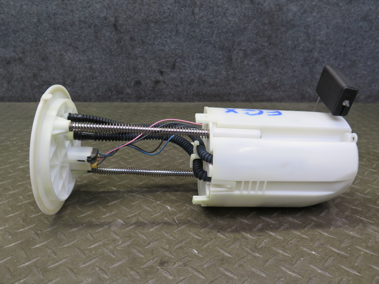 2005-2007 Lexus UZJ120L GX470 Fuel Pump Level Sensor Assembly 77020-35102