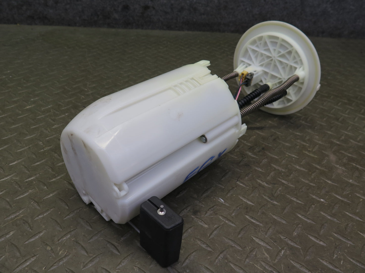 2005-2007 Lexus UZJ120L GX470 Fuel Pump Level Sensor Assembly 77020-35102