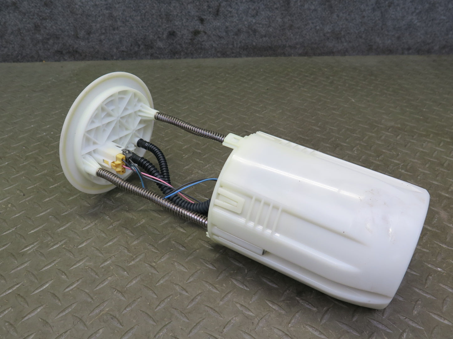 2005-2007 Lexus UZJ120L GX470 Fuel Pump Level Sensor Assembly 77020-35102