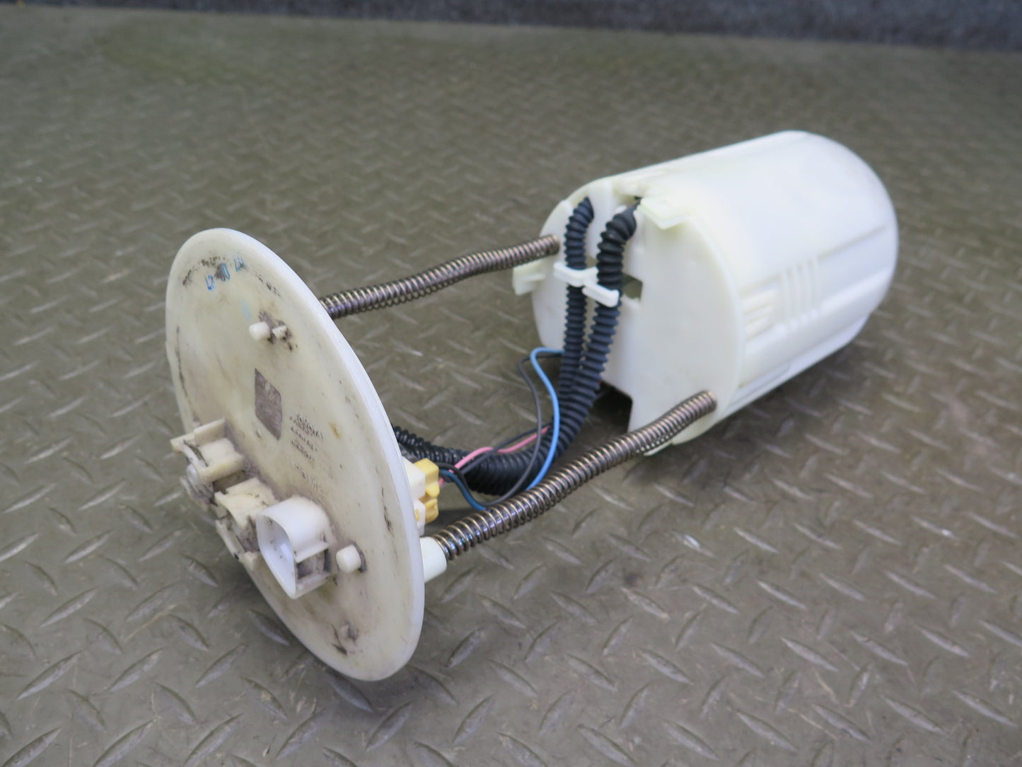 2005-2007 Lexus UZJ120L GX470 Fuel Pump Level Sensor Assembly 77020-35102