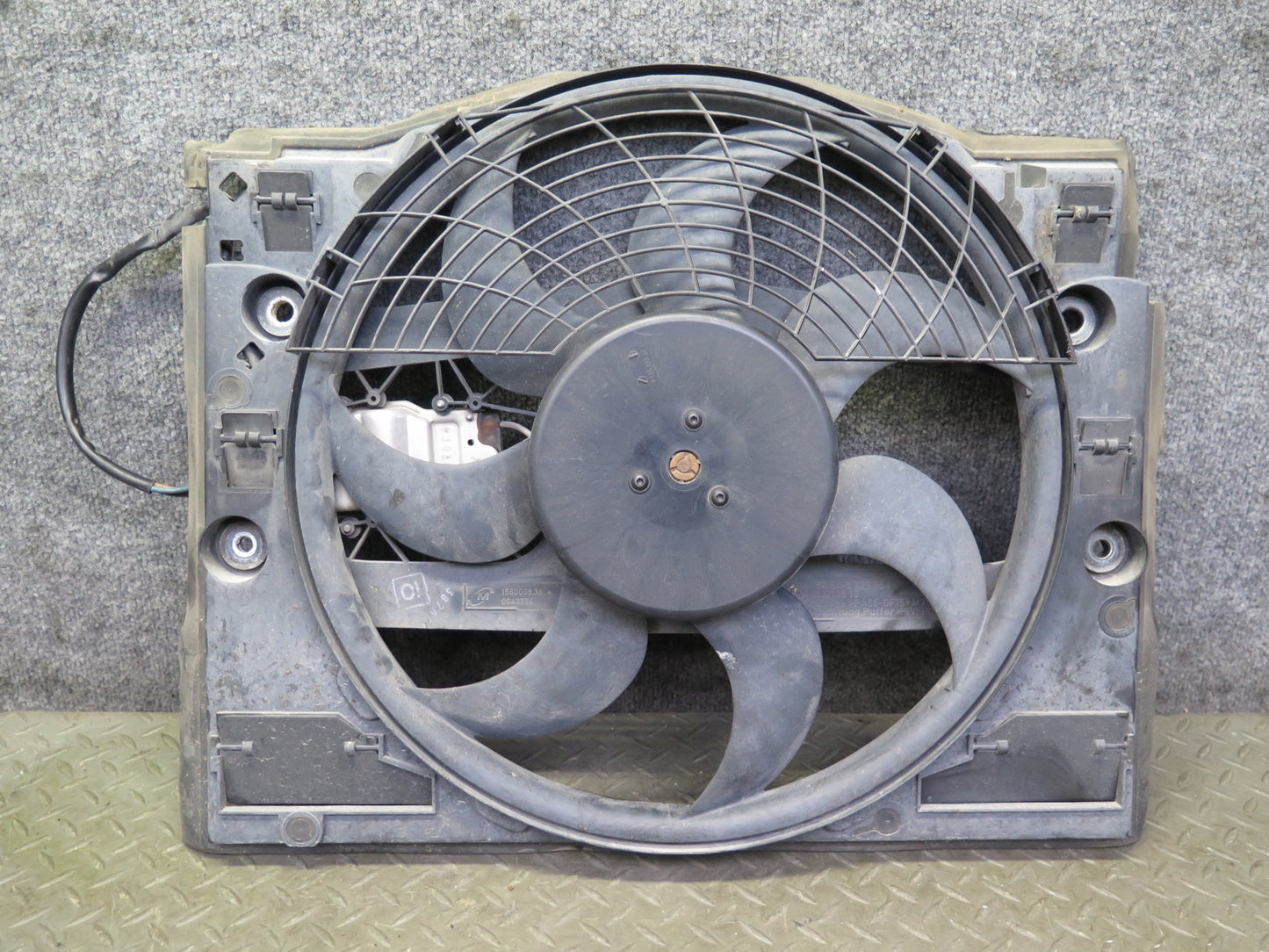 01-06 BMW E46 330i 330Ci M54 A/T Engine Cooling Fan Motor Shroud OEM