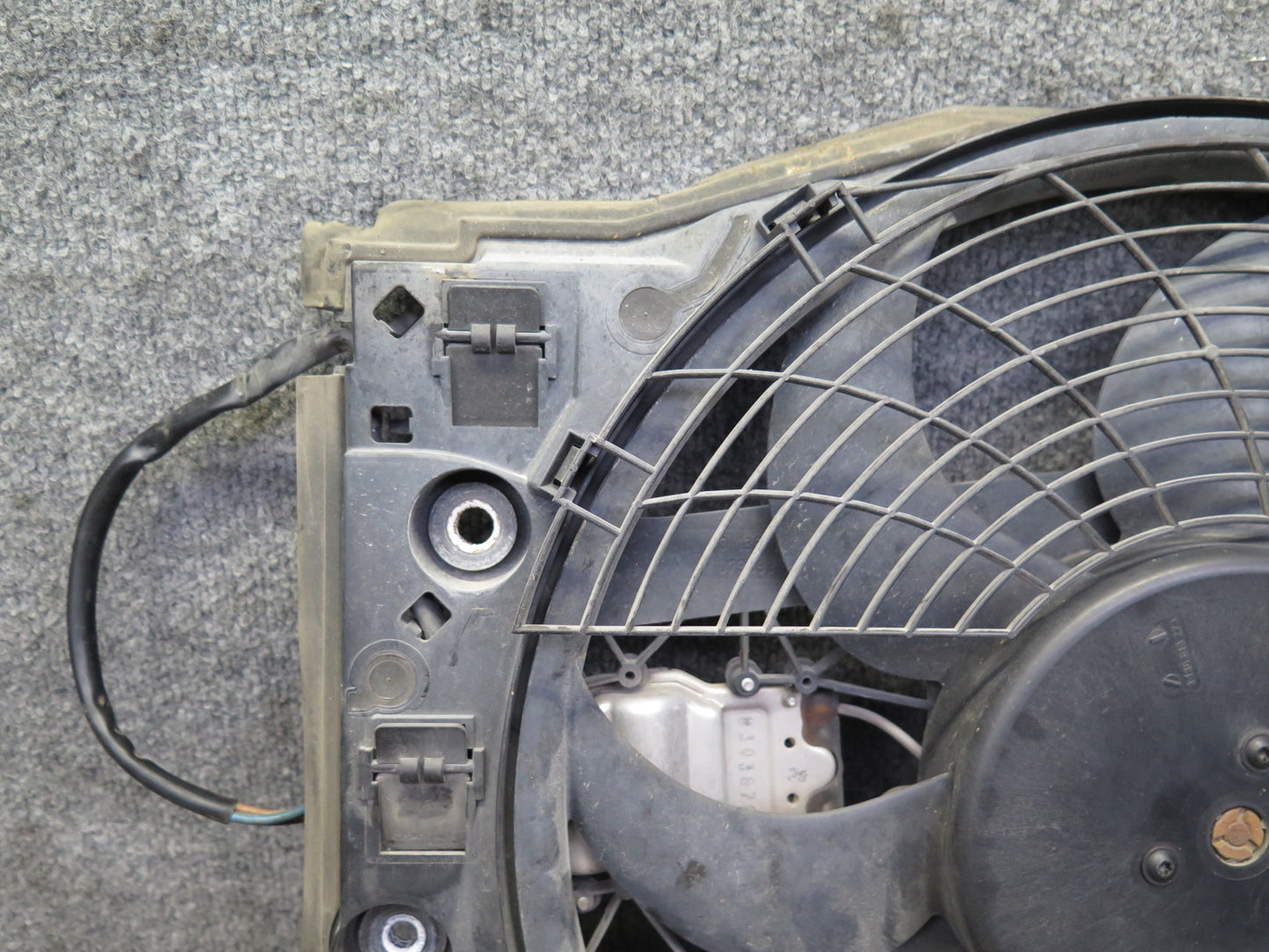01-06 BMW E46 330i 330Ci M54 A/T Engine Cooling Fan Motor Shroud OEM