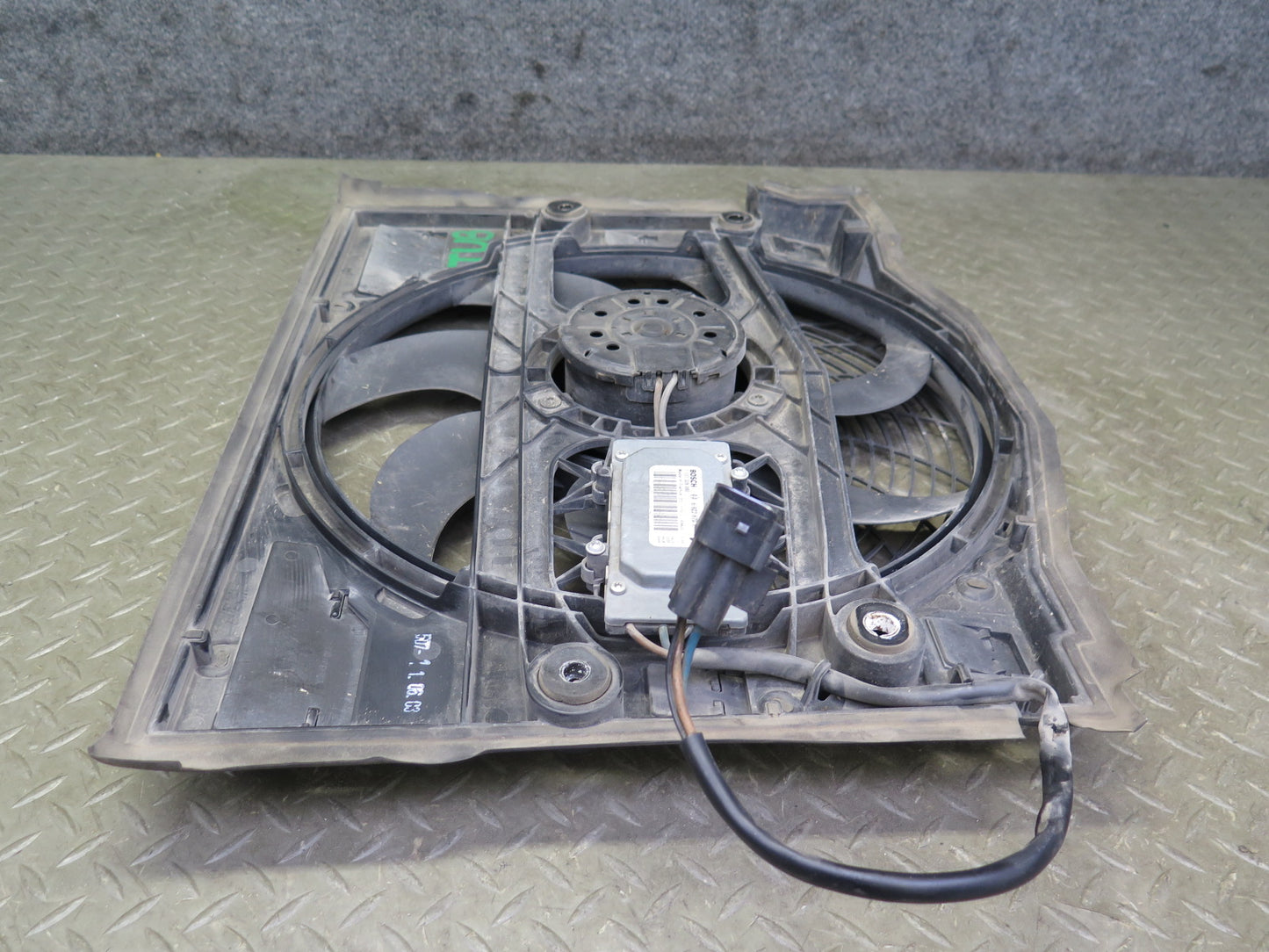 01-06 BMW E46 330i 330Ci M54 A/T Engine Cooling Fan Motor Shroud OEM