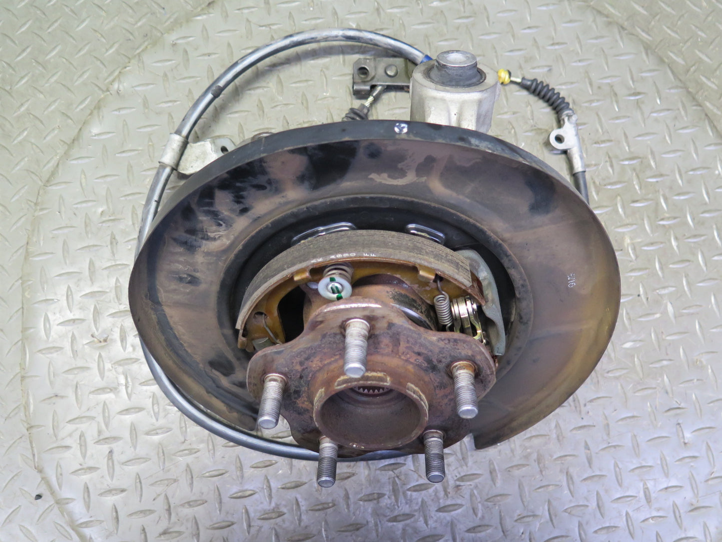 03-09 Nissan Z33 350Z Rear Left Spindle Knuckle Wheel Hub Bearing OEM