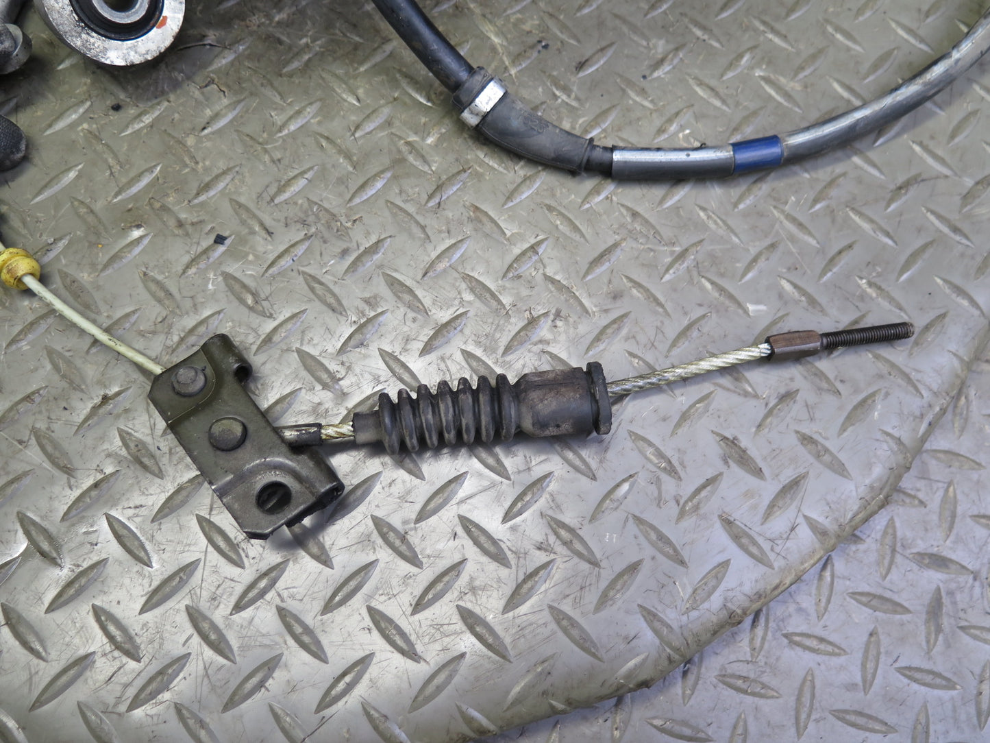 03-09 Nissan Z33 350Z Rear Left Spindle Knuckle Wheel Hub Bearing OEM