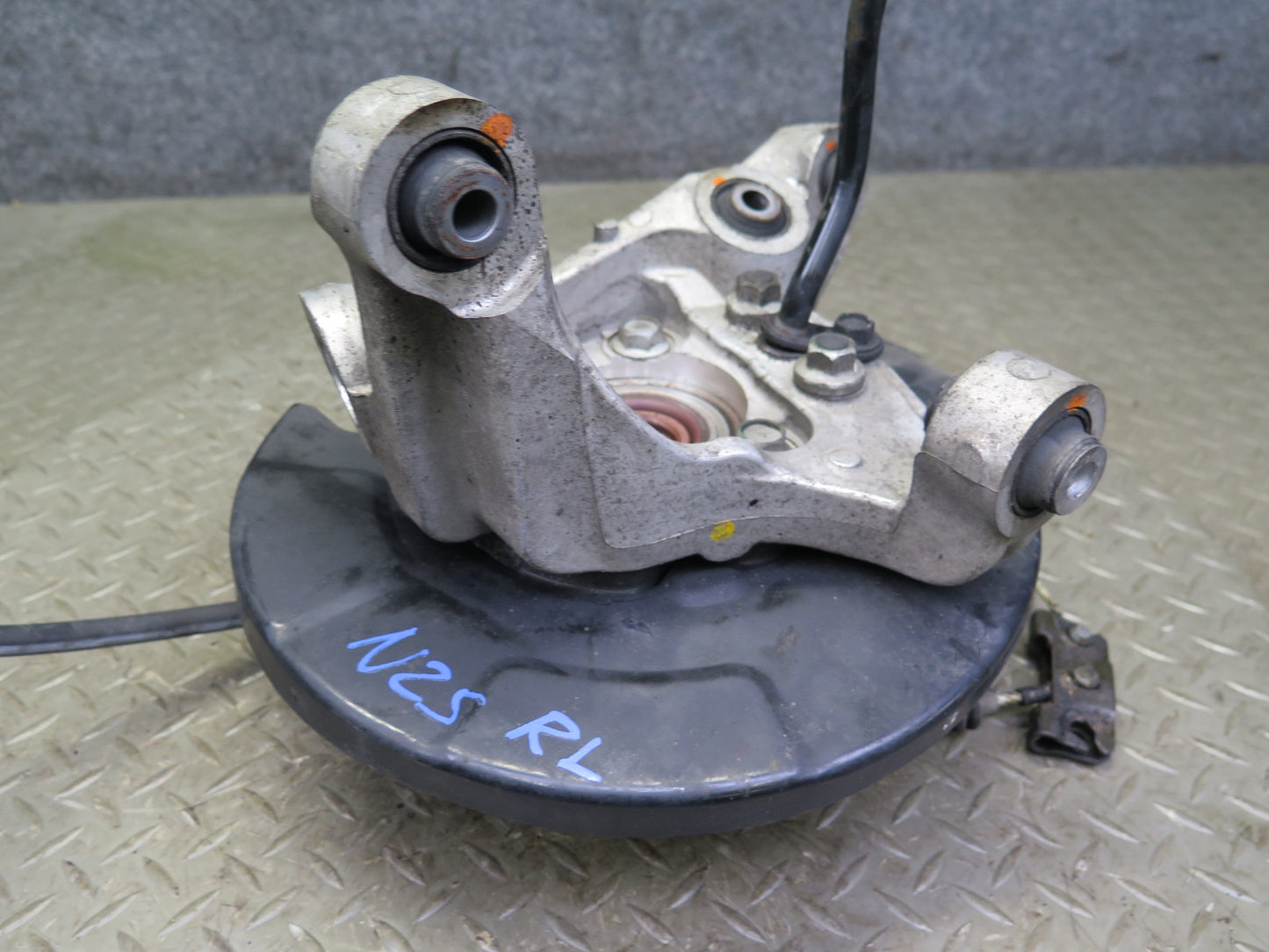 03-09 Nissan Z33 350Z Rear Left Spindle Knuckle Wheel Hub Bearing OEM