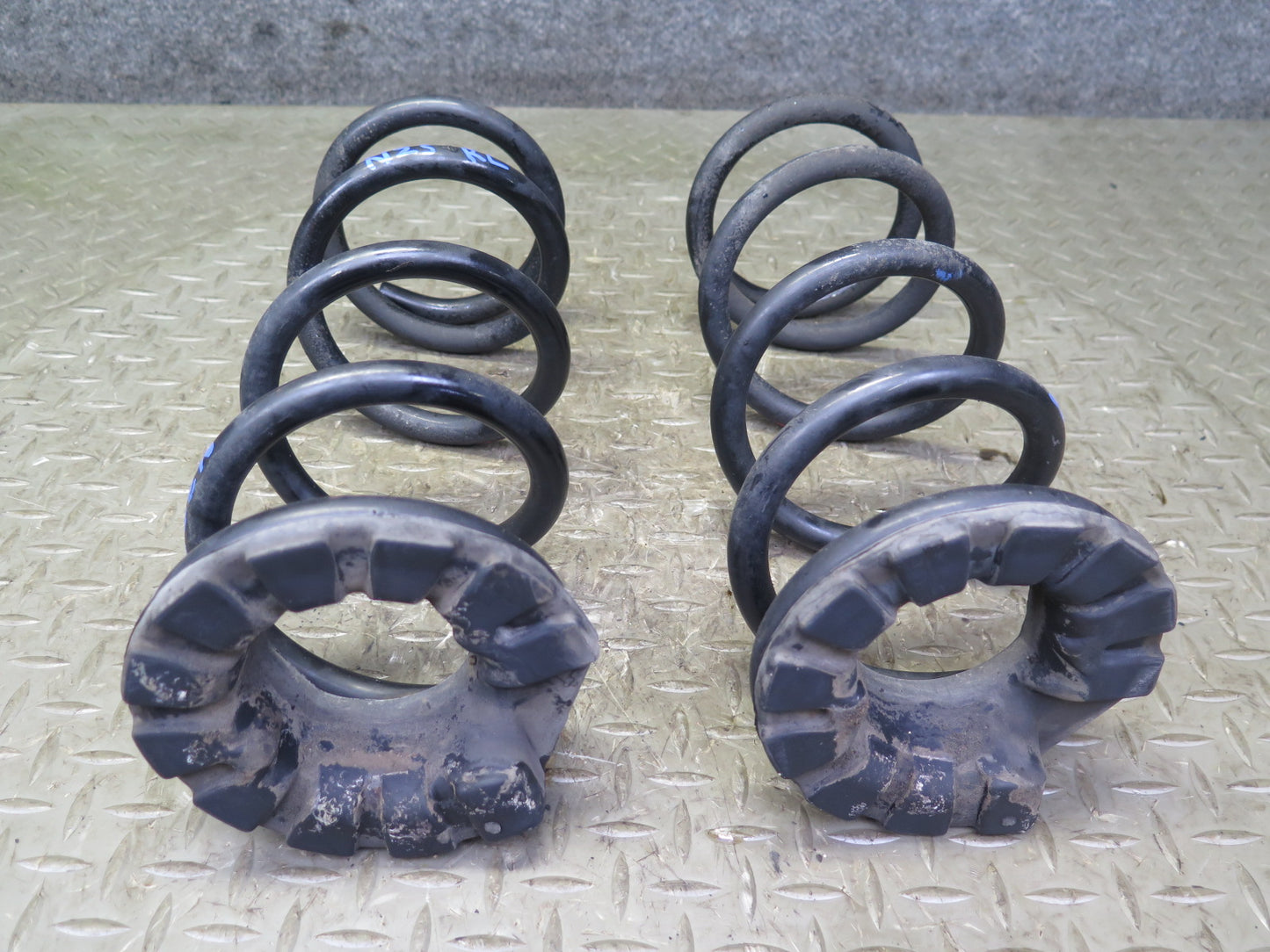 04-05 Nissan Z33 350Z Convertible Set of 2 Rear Left & Right Coil Spring OEM
