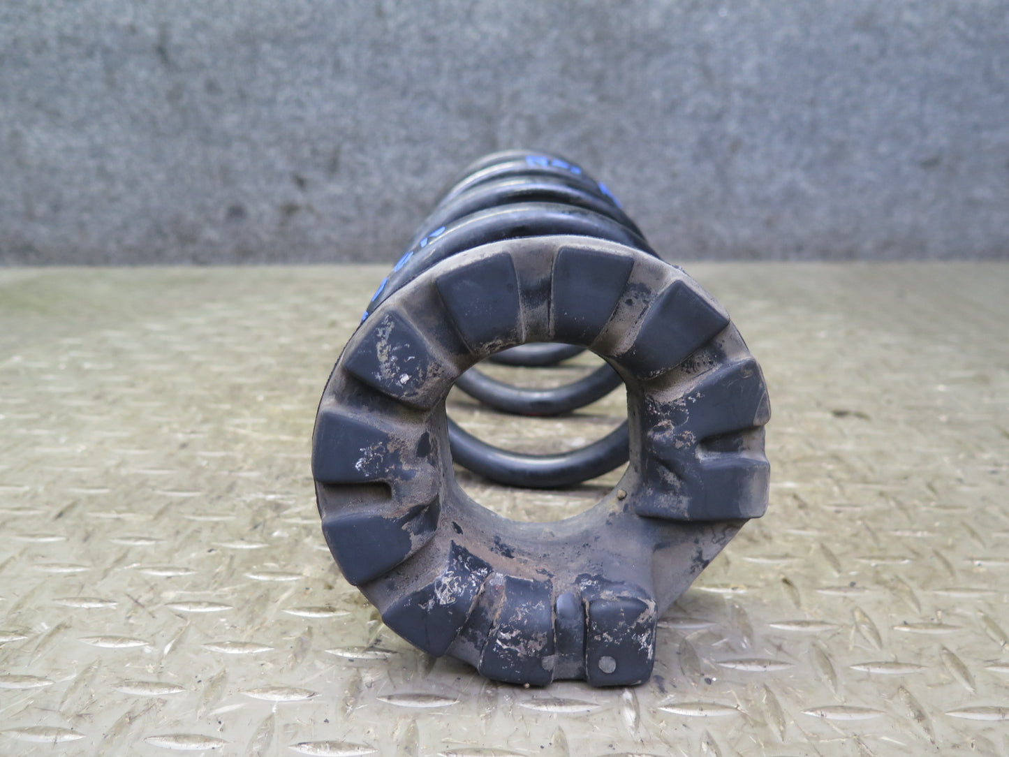 04-05 Nissan Z33 350Z Convertible Set of 2 Rear Left & Right Coil Spring OEM