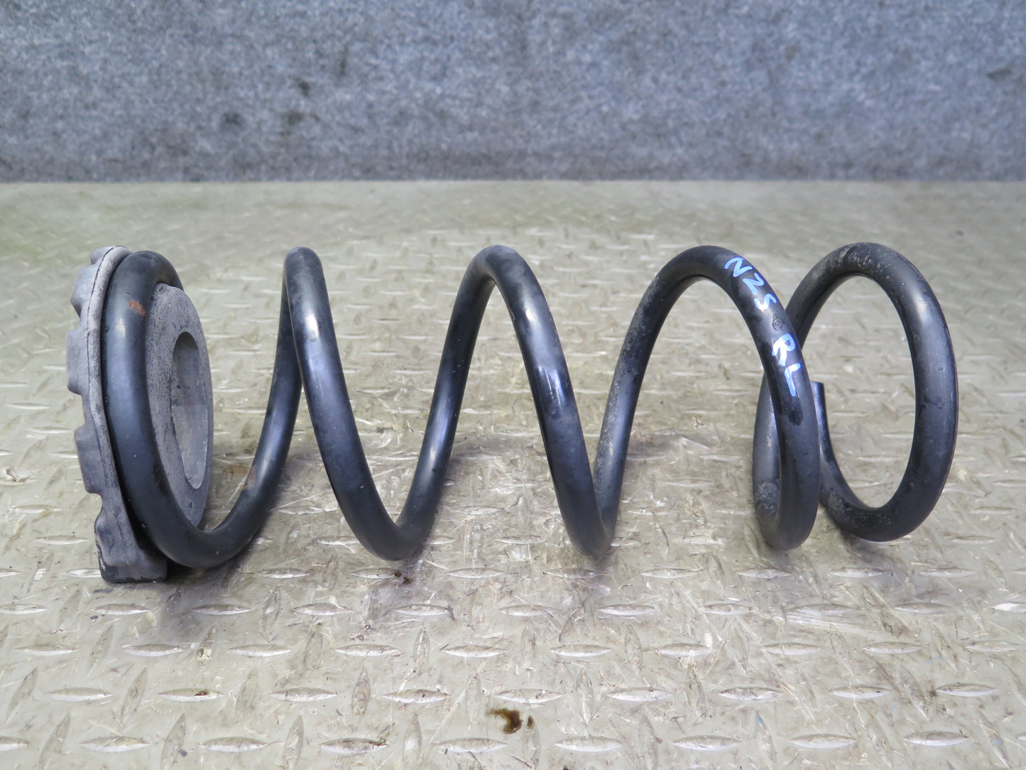 04-05 Nissan Z33 350Z Convertible Set of 2 Rear Left & Right Coil Spring OEM