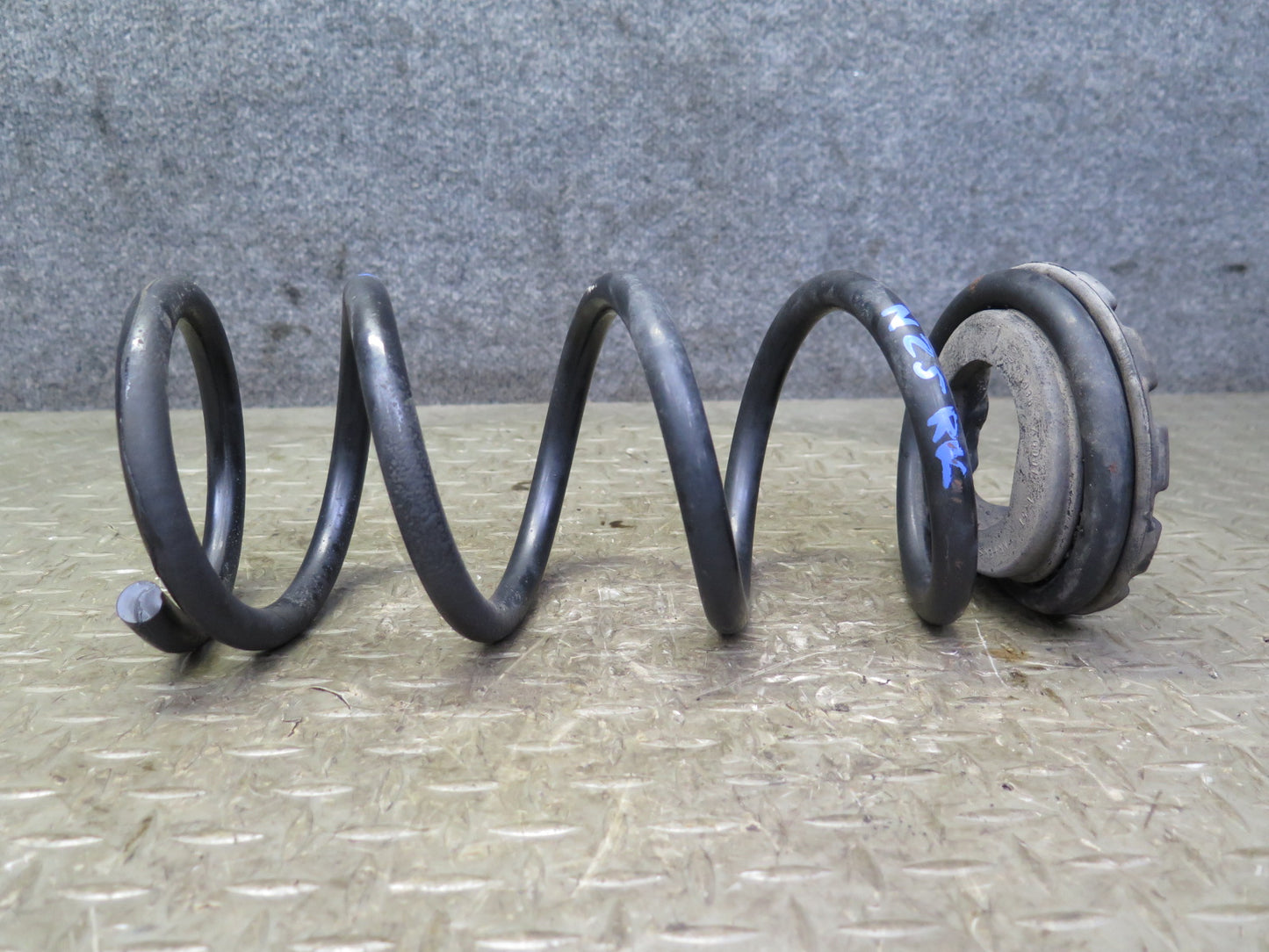 04-05 Nissan Z33 350Z Convertible Set of 2 Rear Left & Right Coil Spring OEM