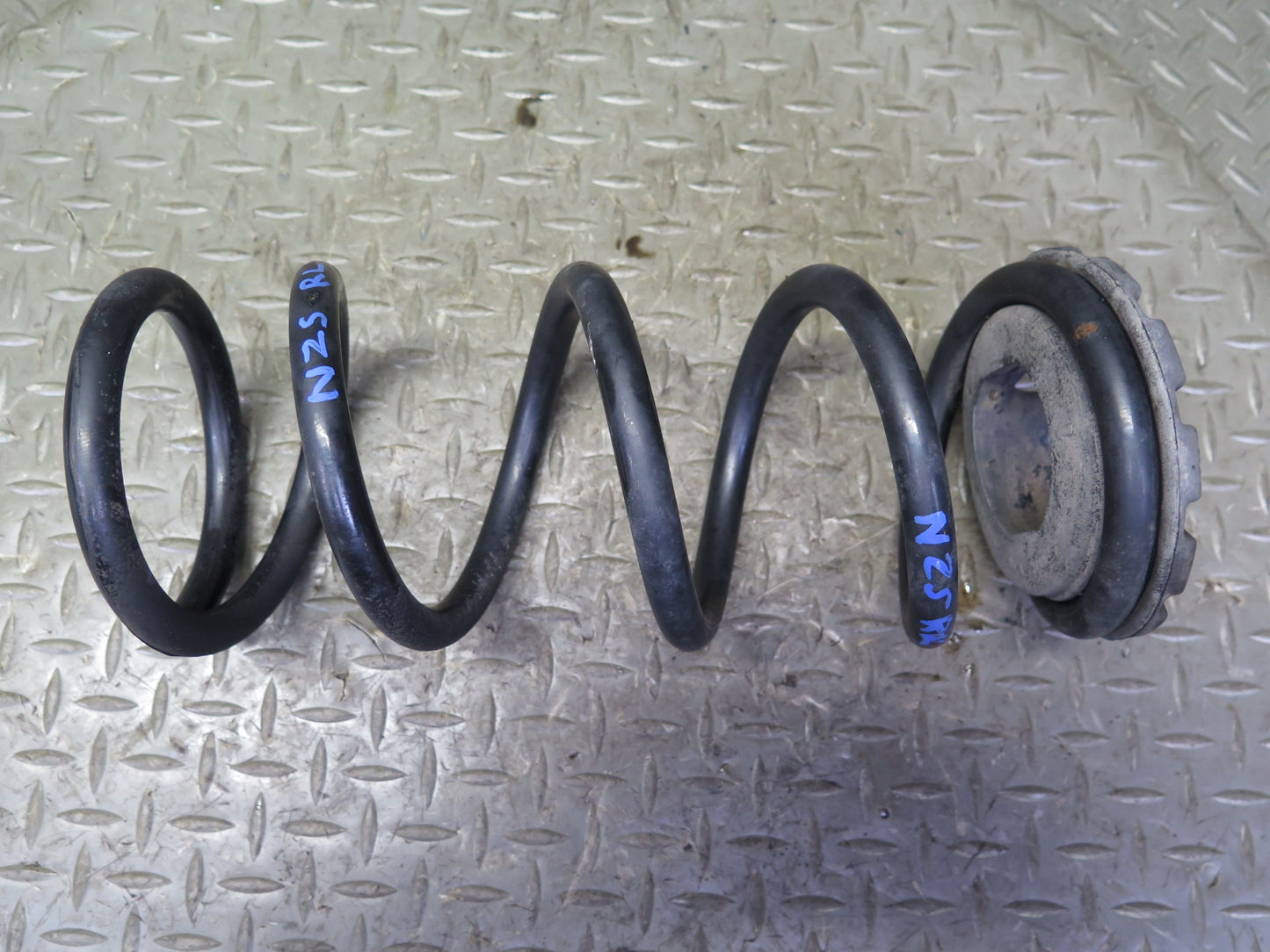 04-05 Nissan Z33 350Z Convertible Set of 2 Rear Left & Right Coil Spring OEM