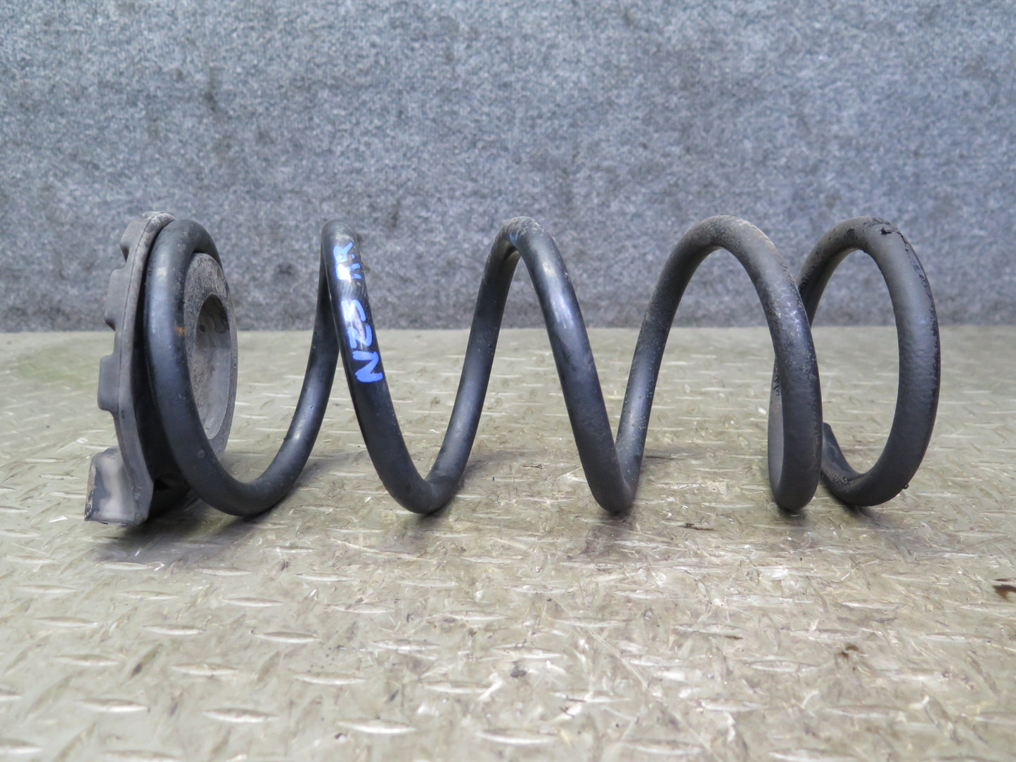 04-05 Nissan Z33 350Z Convertible Set of 2 Rear Left & Right Coil Spring OEM