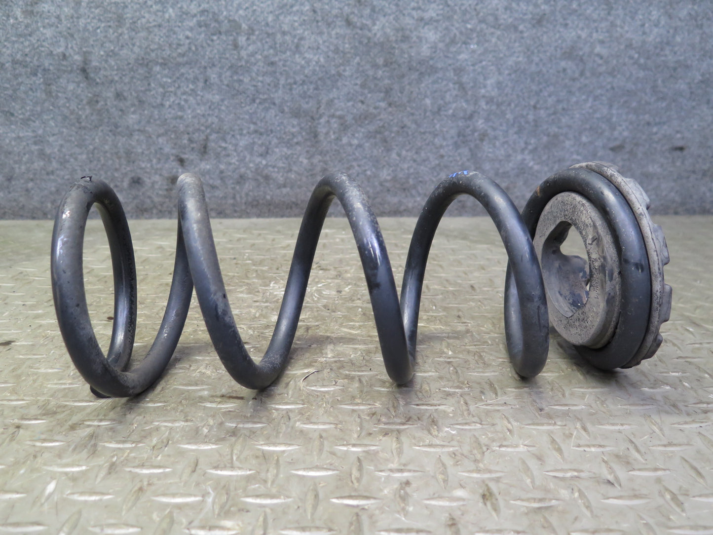 04-05 Nissan Z33 350Z Convertible Set of 2 Rear Left & Right Coil Spring OEM